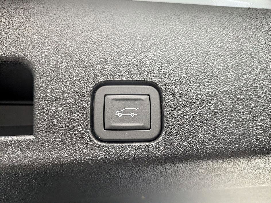 New 2026 Chevrolet Traverse High Country FWD image 30