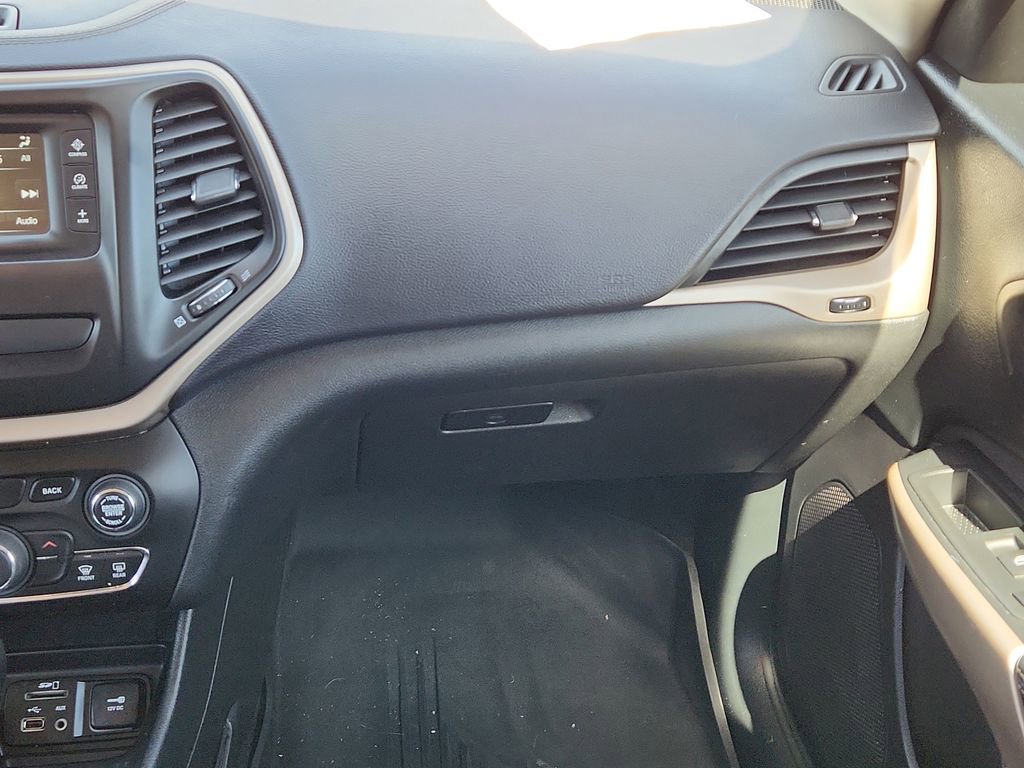 Used 2017 Jeep Cherokee Sport w/ Cold Weather Group image 17