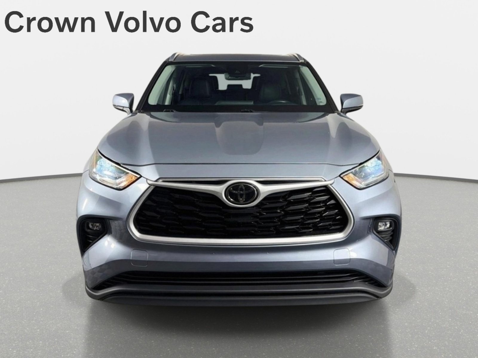 Used 2021 Toyota Highlander XLE FWD image 2