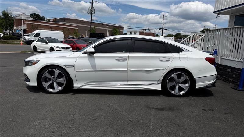 Used 2018 Honda Accord Touring image 3