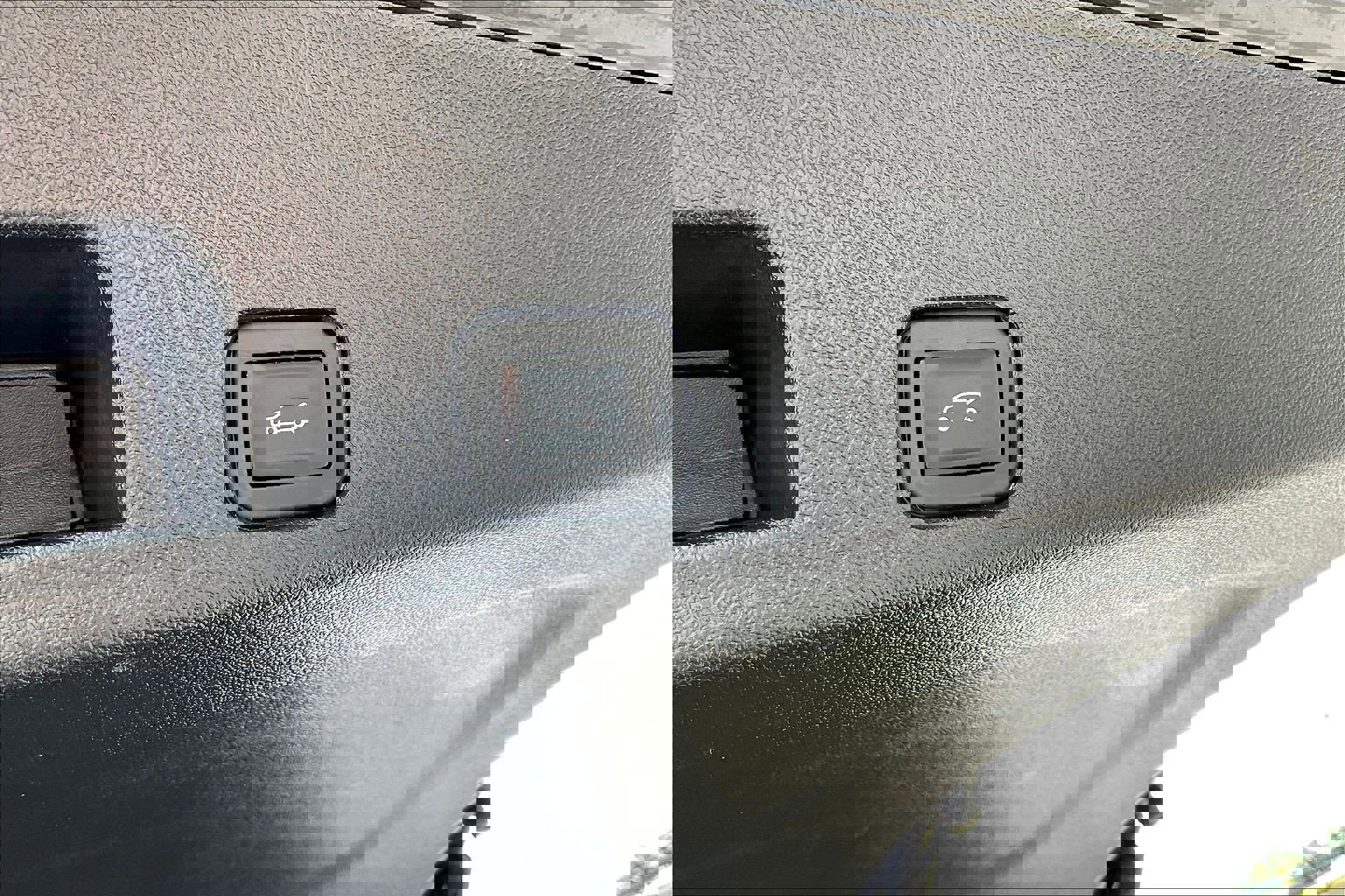 Used 2025 Chevrolet Traverse LT w/ Enhanced Driving Package AWD/4WD image 38