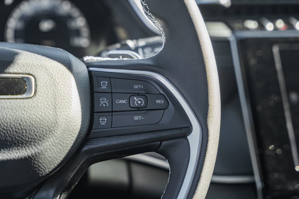 New 2025 Jeep Grand Cherokee Laredo X w/ Luxury Tech Group I image 28