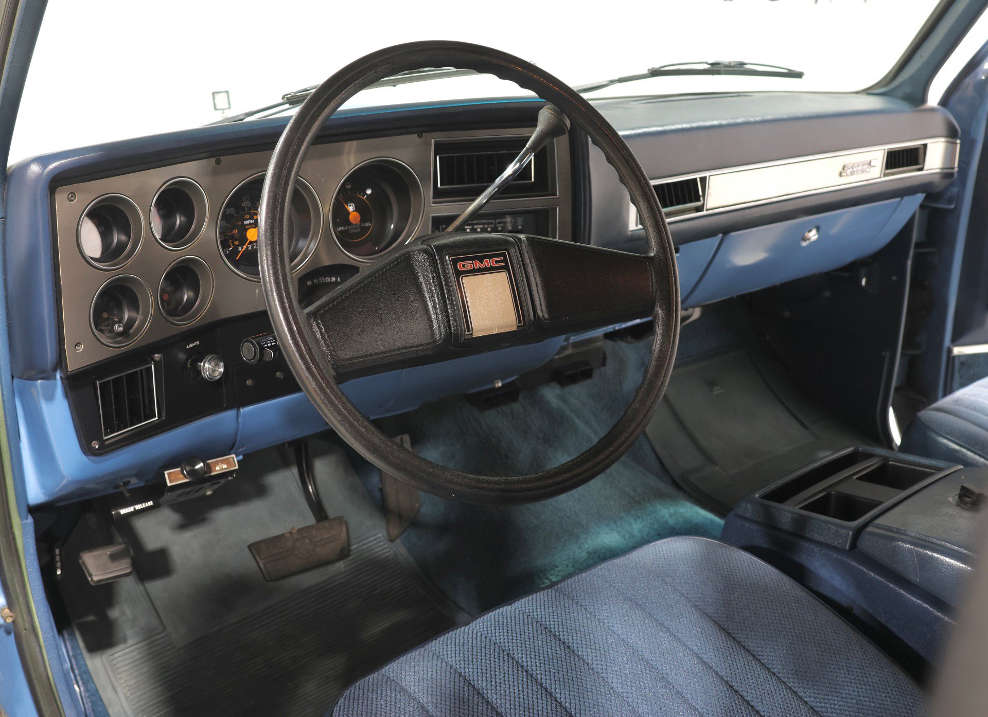 Used 1987 GMC Suburban 2WD image 2