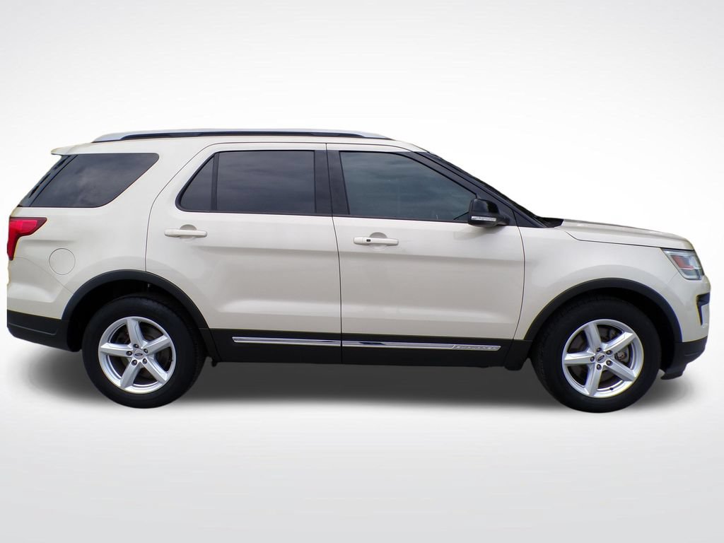 Used 2018 Ford Explorer XLT w/ Equipment Group 202A FWD image 6