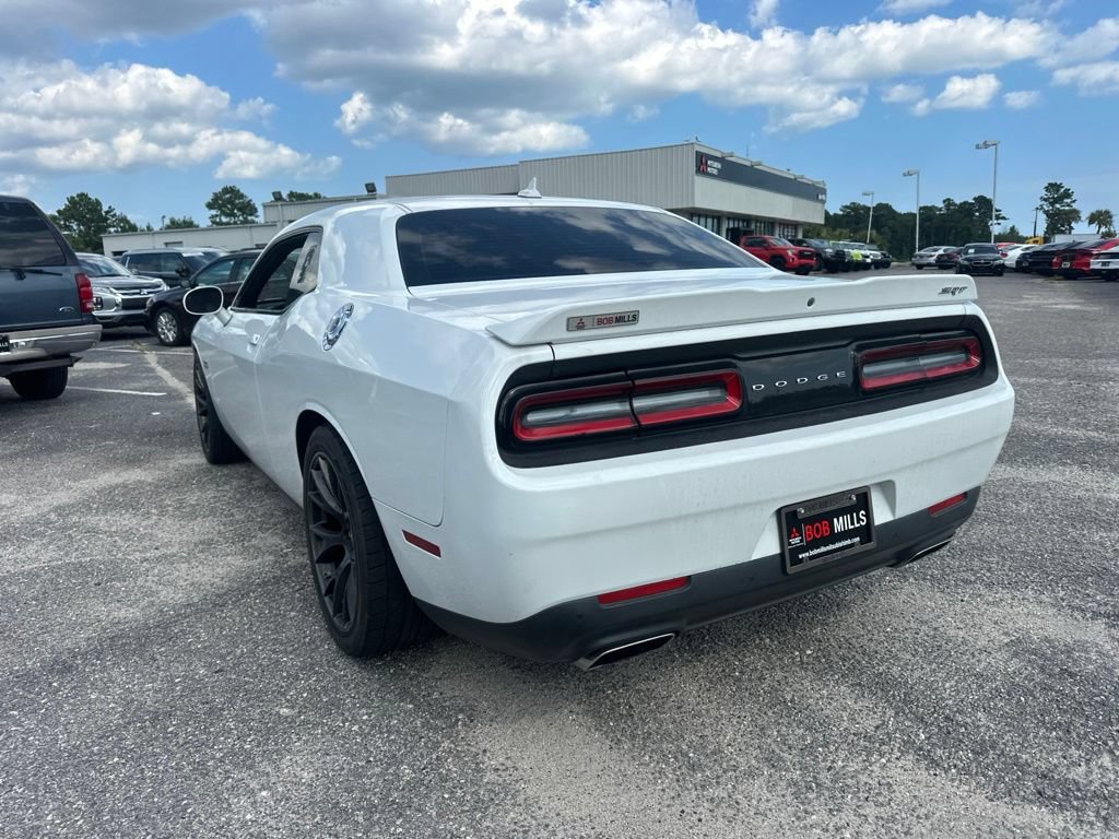 Used 2016 Dodge Challenger SRT w/ Technology Group RWD image 5