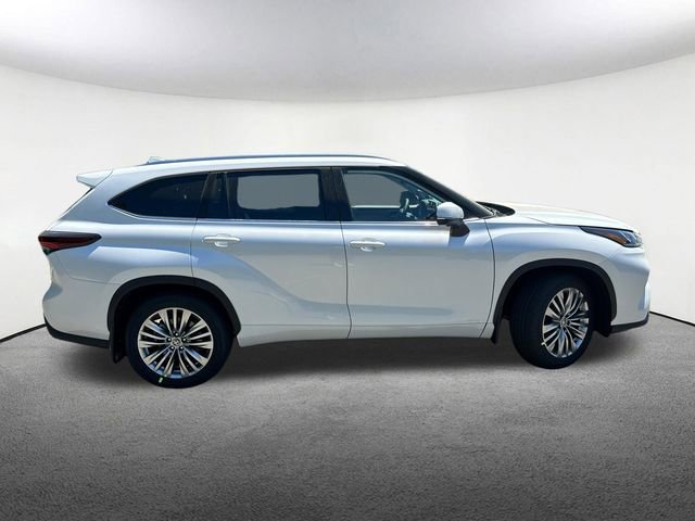 New 2026 Toyota Highlander Platinum AWD/4WD image 10