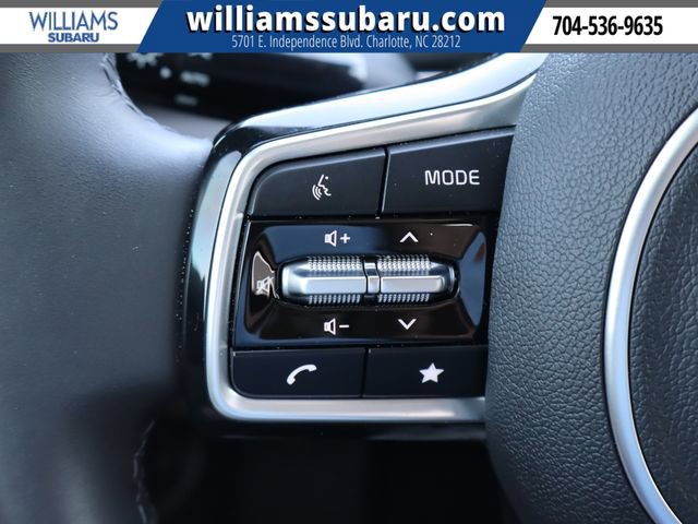 Used 2025 Kia Carnival EX FWD image 21