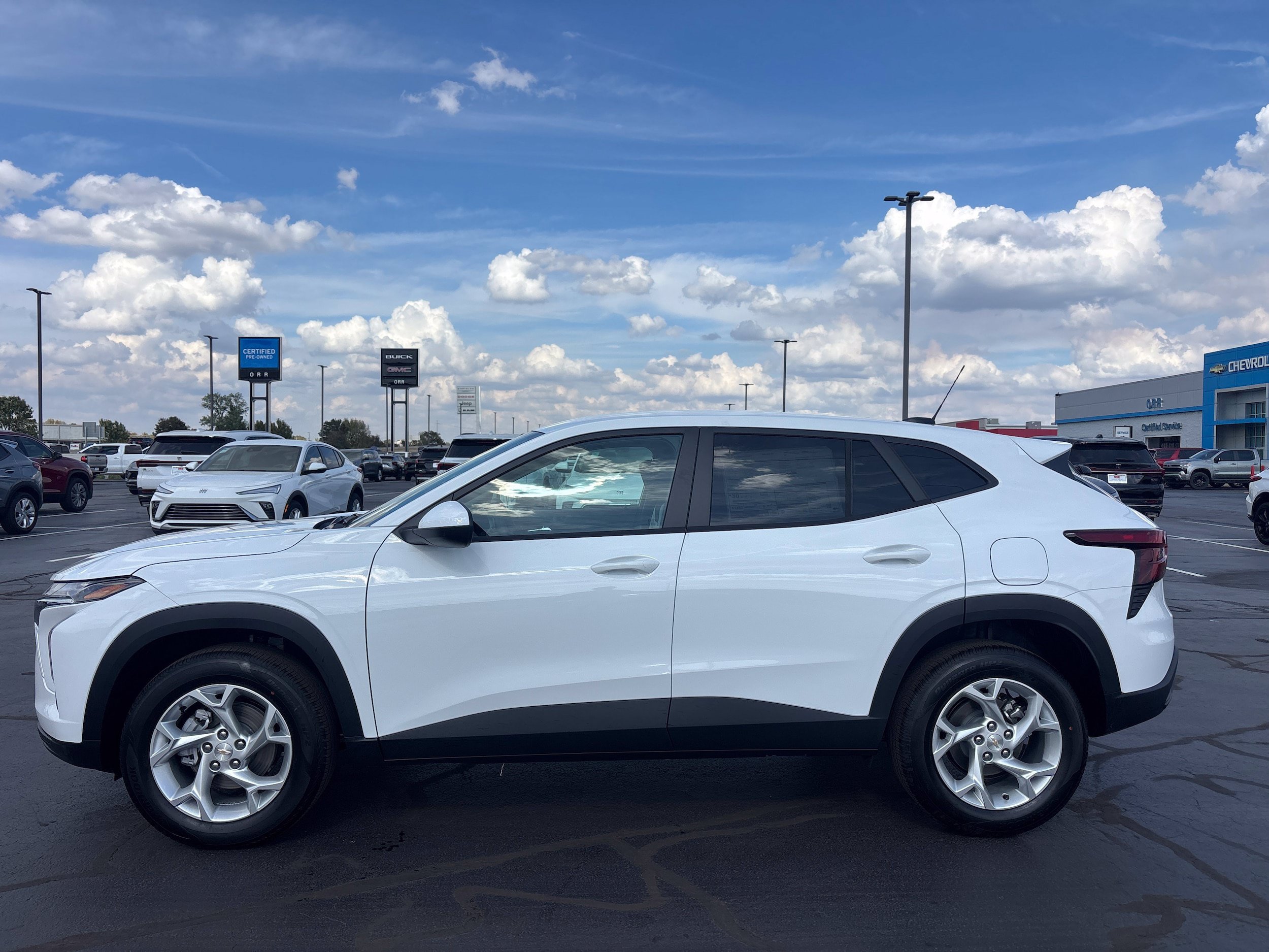 New 2026 Chevrolet Trax LS w/ LS Convenience Package FWD image 3
