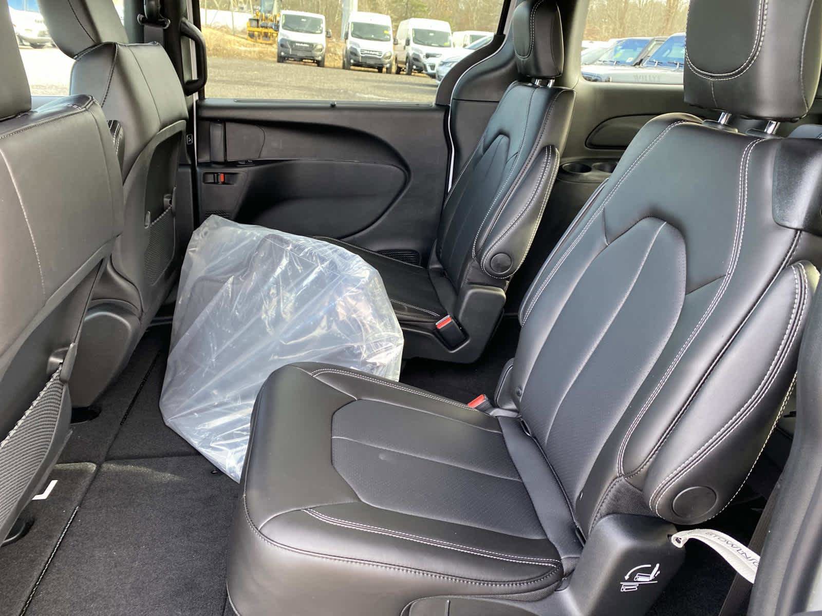 New 2026 Chrysler Voyager LX FWD image 7