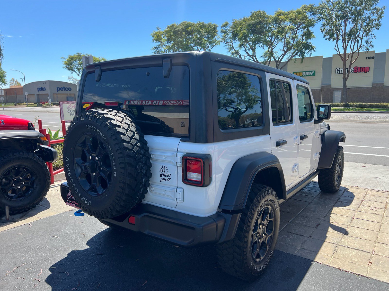 Used 2023 Jeep Wrangler Unlimited w/ Convenience Group AWD/4WD image 11