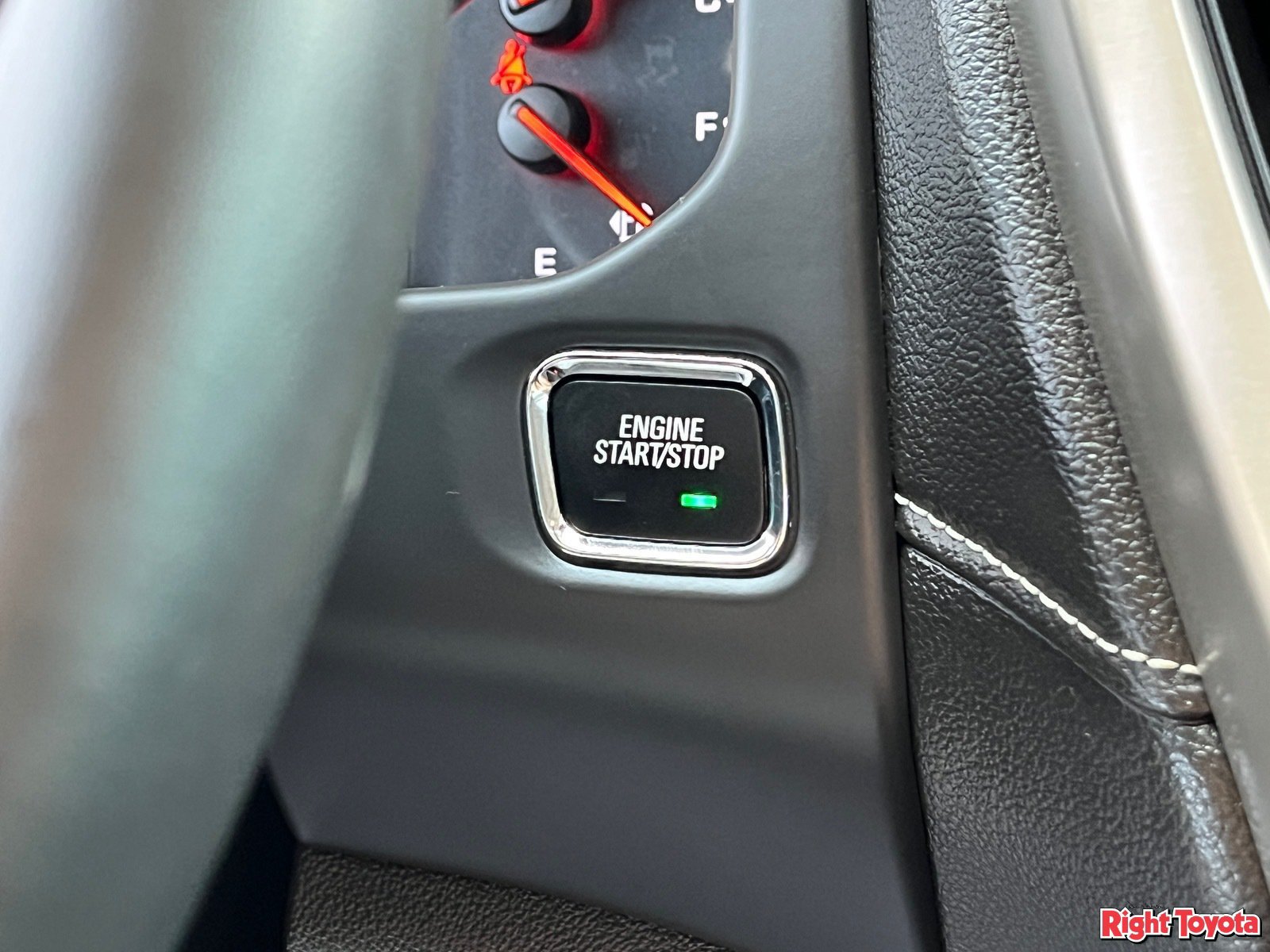 Used 2023 GMC Acadia Denali w/ Denali Ultimate Package FWD image 25