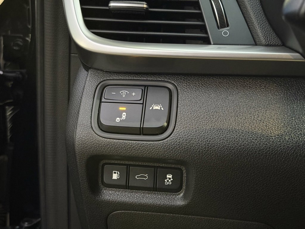 Used 2020 Kia Optima LX image 19