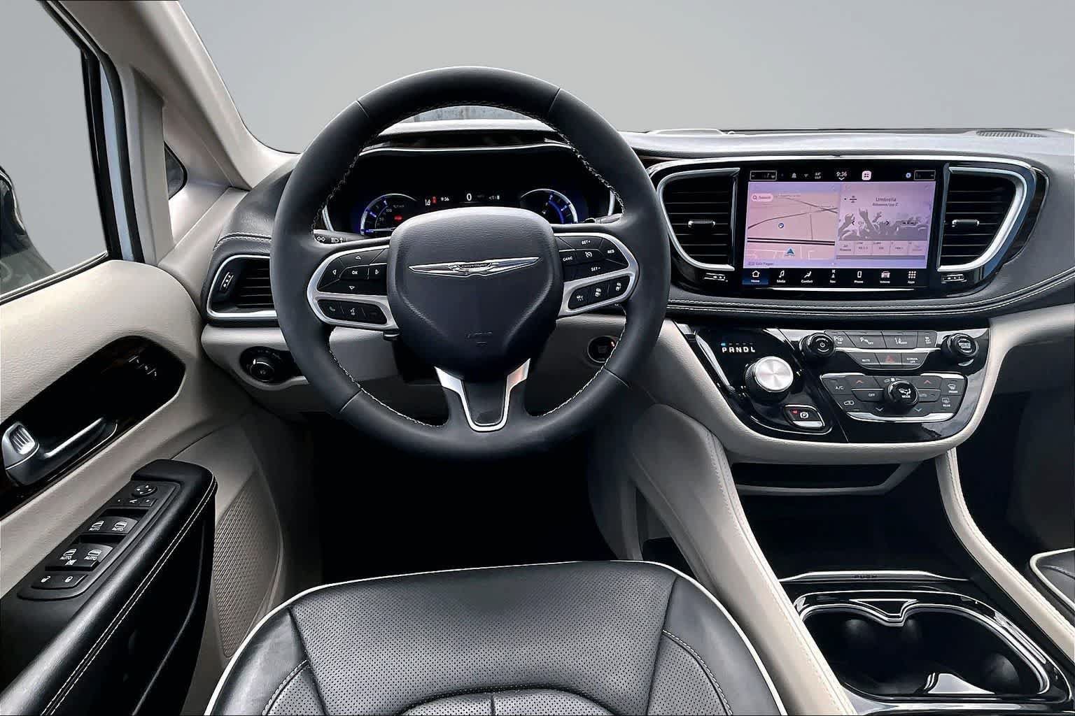 Used 2023 Chrysler Pacifica Limited FWD image 15
