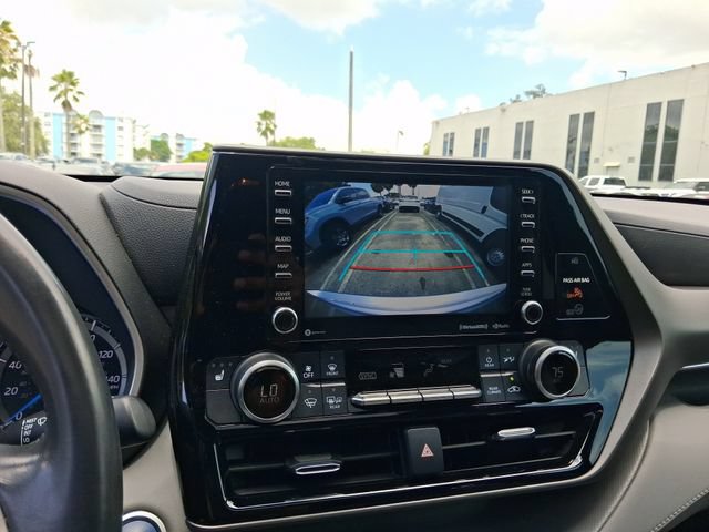 Used 2021 Toyota Highlander XLE FWD image 21