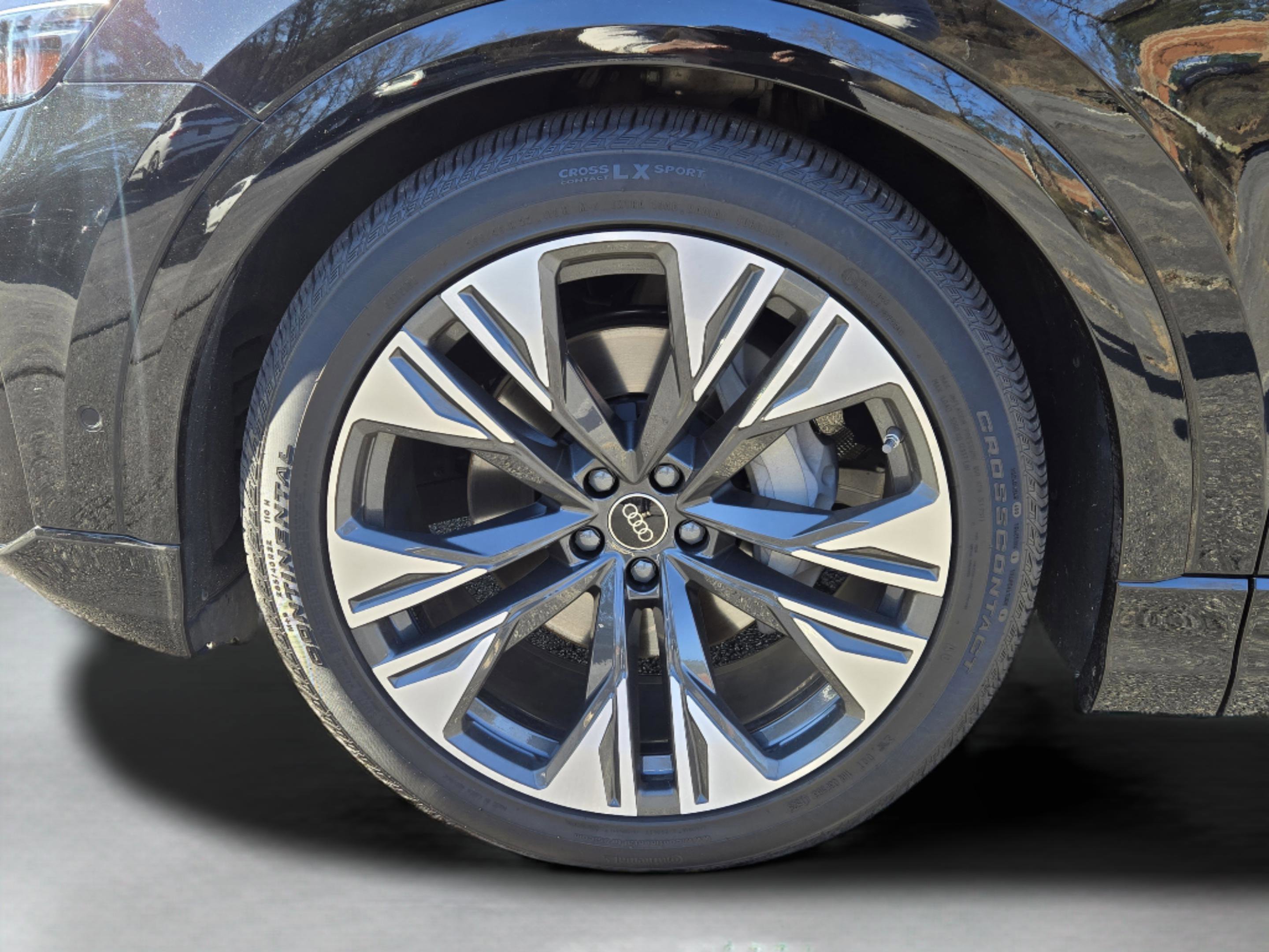 Used 2025 Audi Q8 Prestige w/ Prestige Package image 35