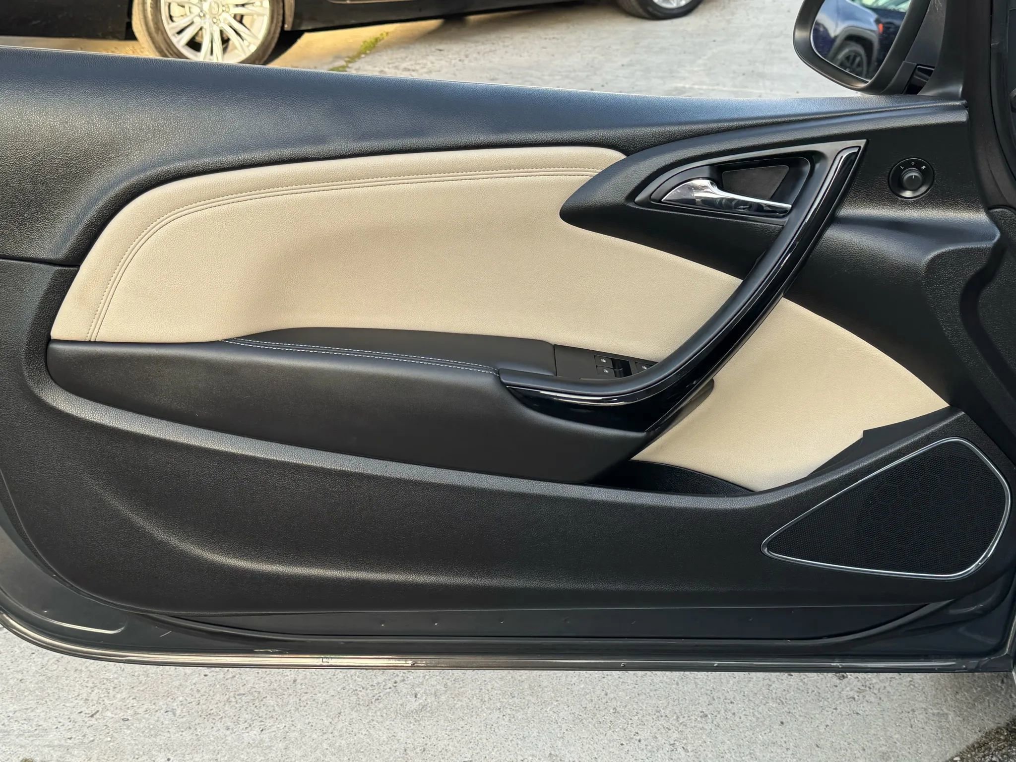 Used 2016 Buick Cascada Premium image 37