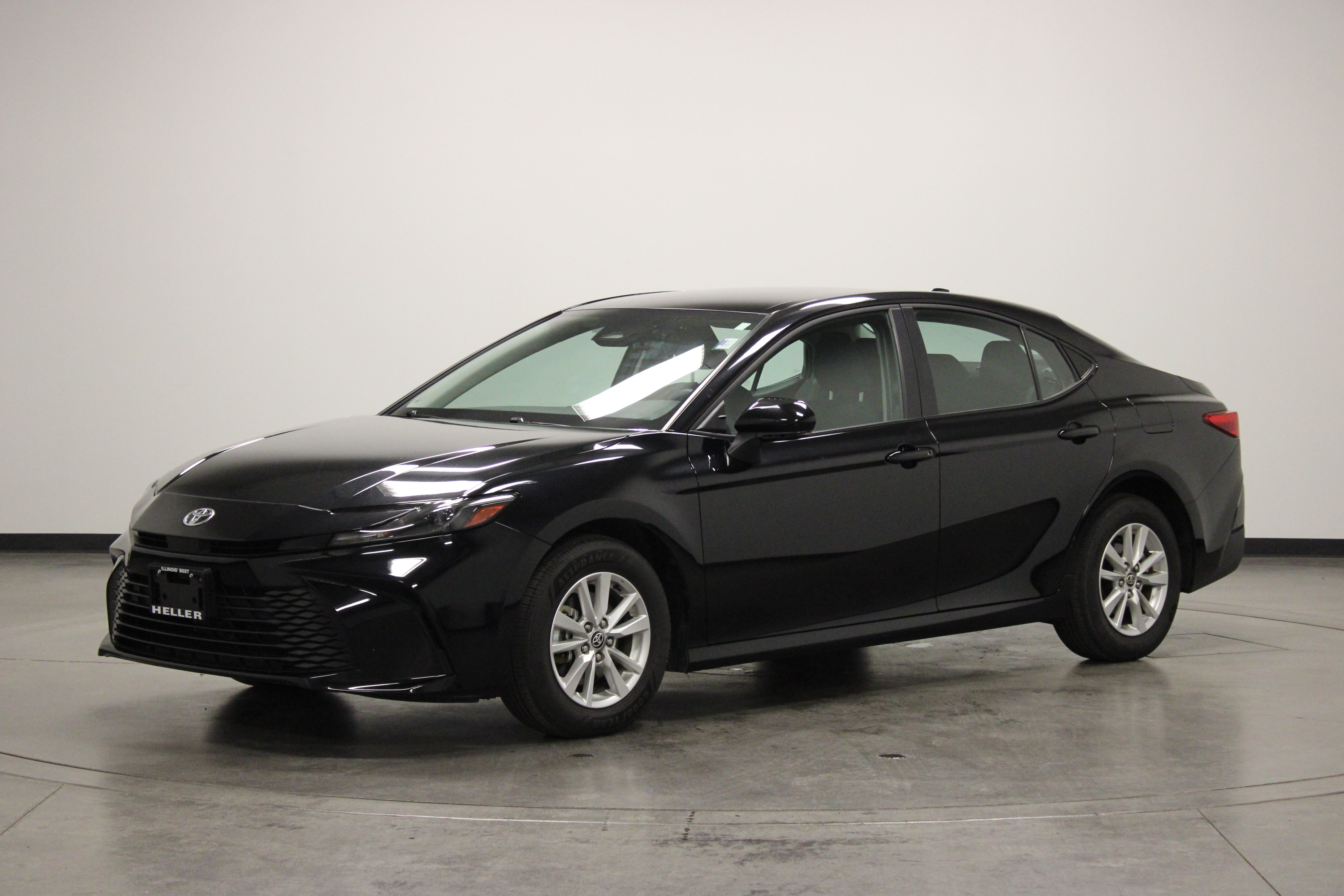 Used 2025 Toyota Camry LE w/ Convenience Package AWD/4WD image 4