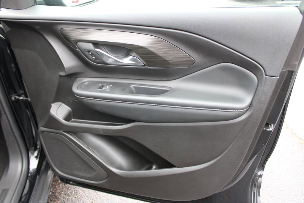 Used 2024 GMC Terrain SLT image 24