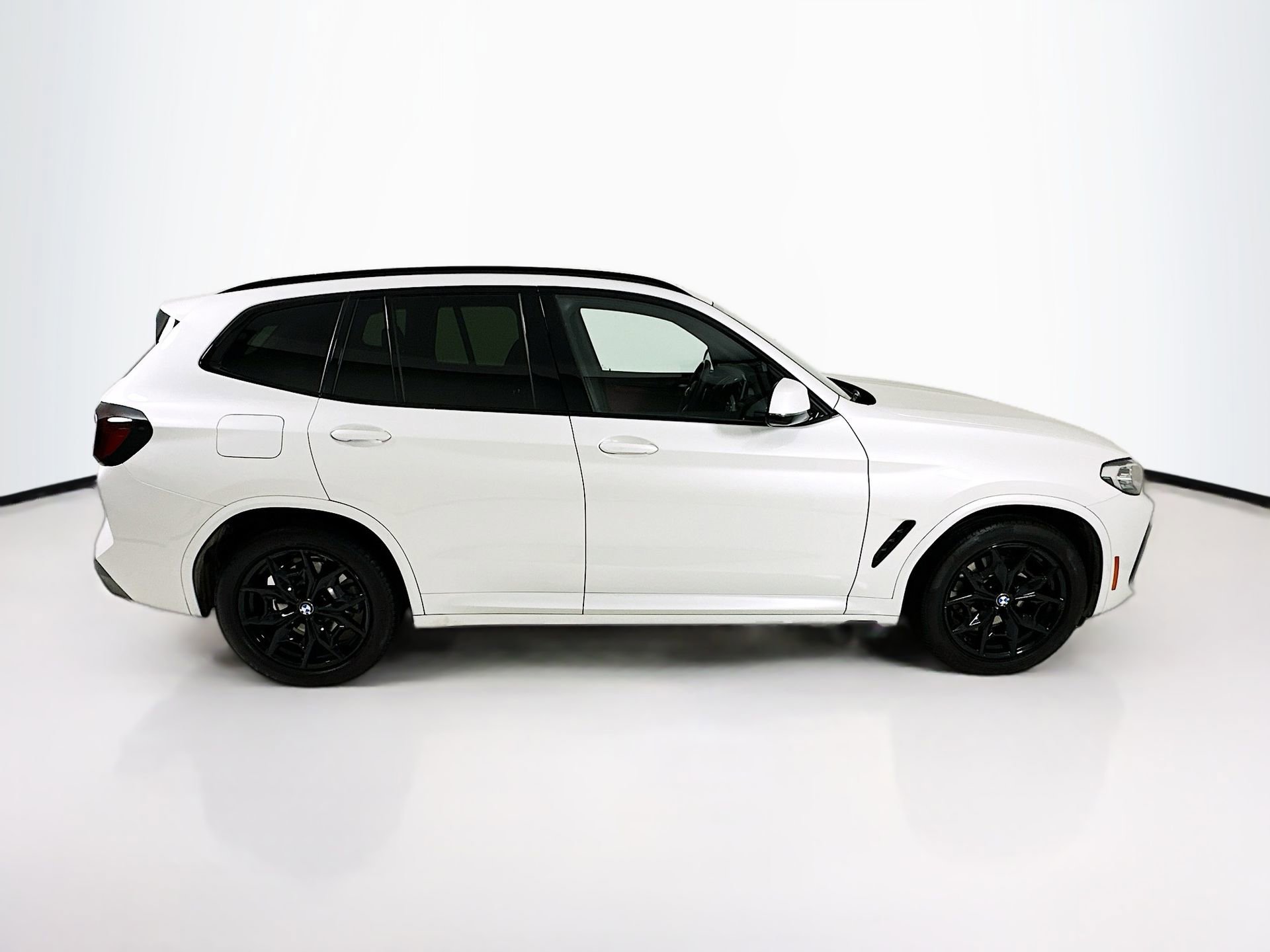 Used 2023 BMW X3 sDrive30i w/ M Sport Package image 9