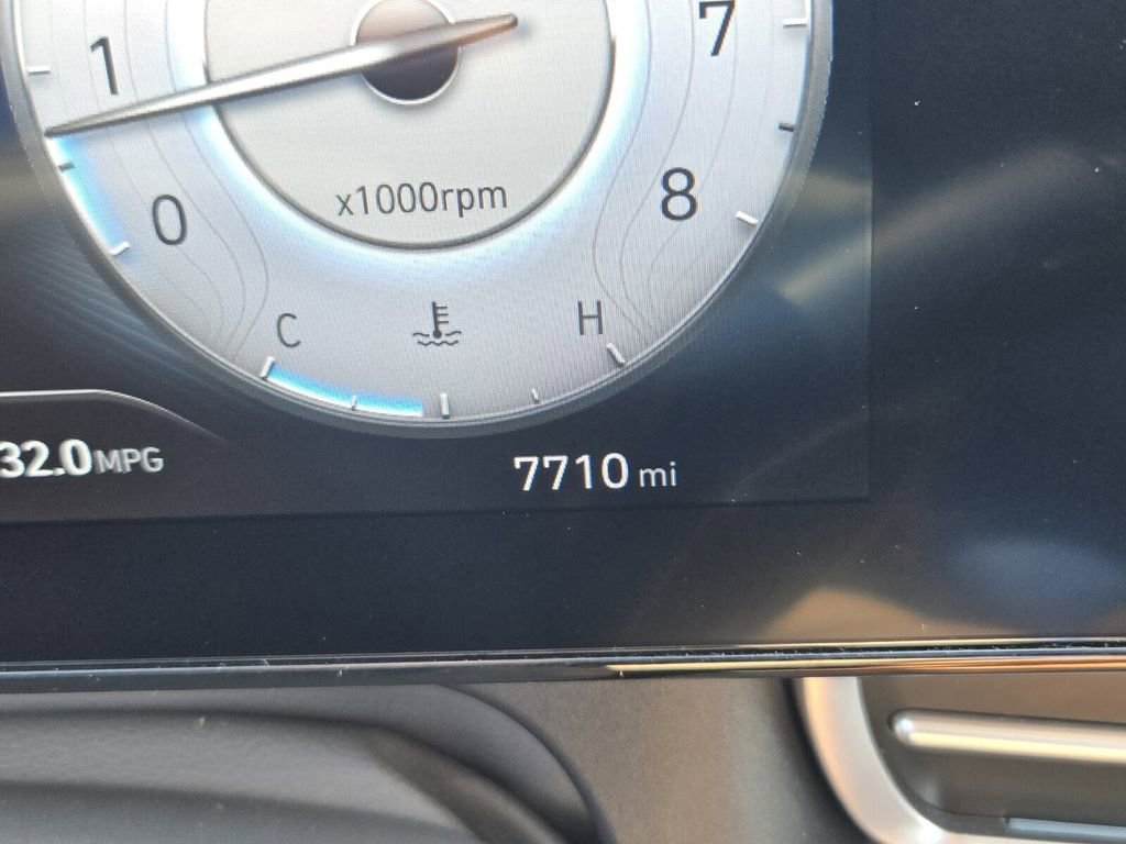 Certified 2025 Hyundai Elantra SEL FWD image 27