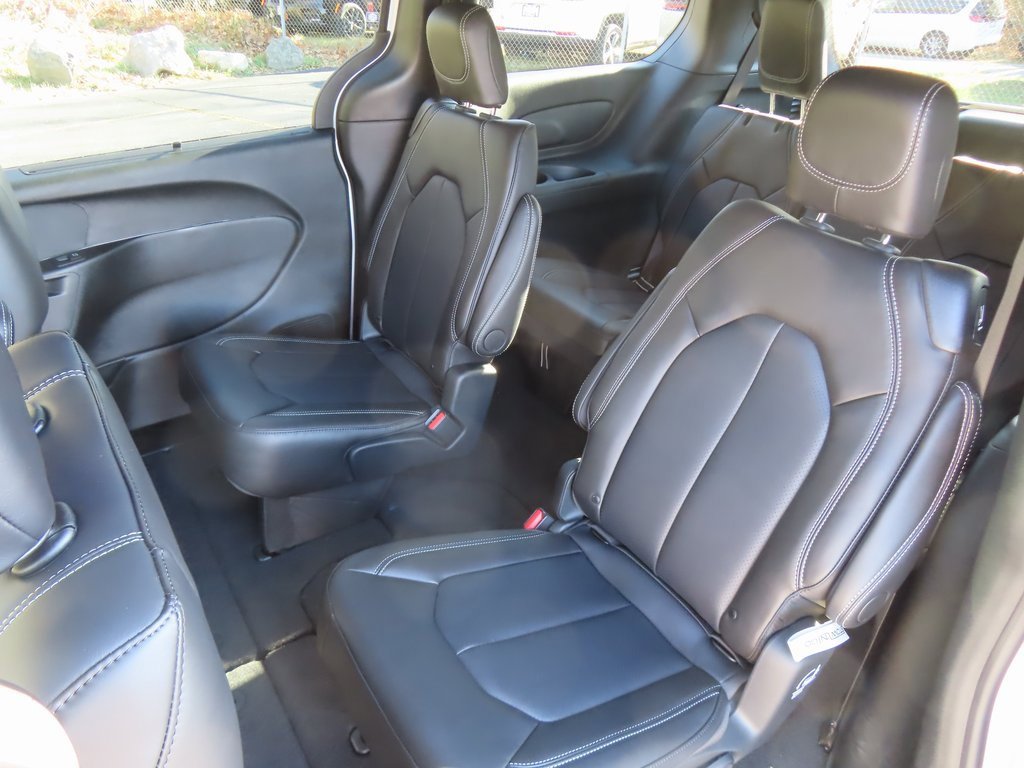 New 2026 Chrysler Pacifica Select image 21