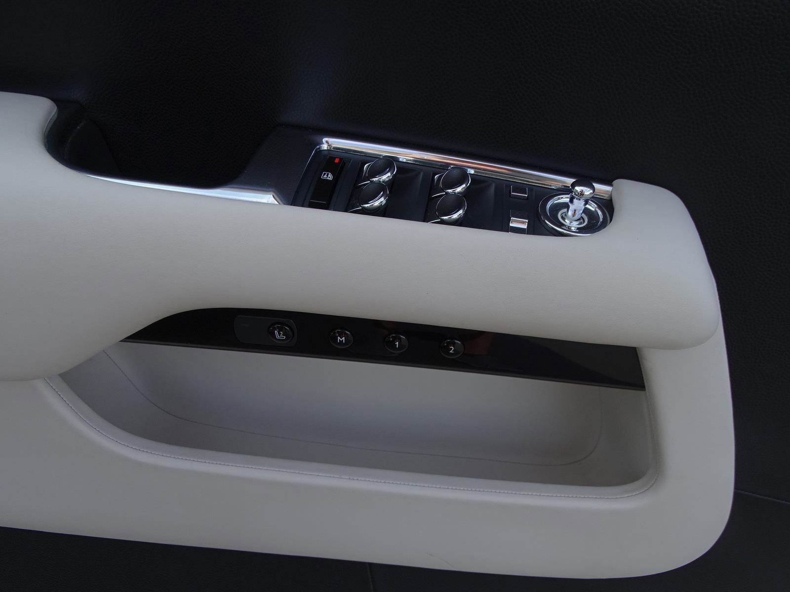 Used 2015 Rolls-Royce Wraith RWD image 18