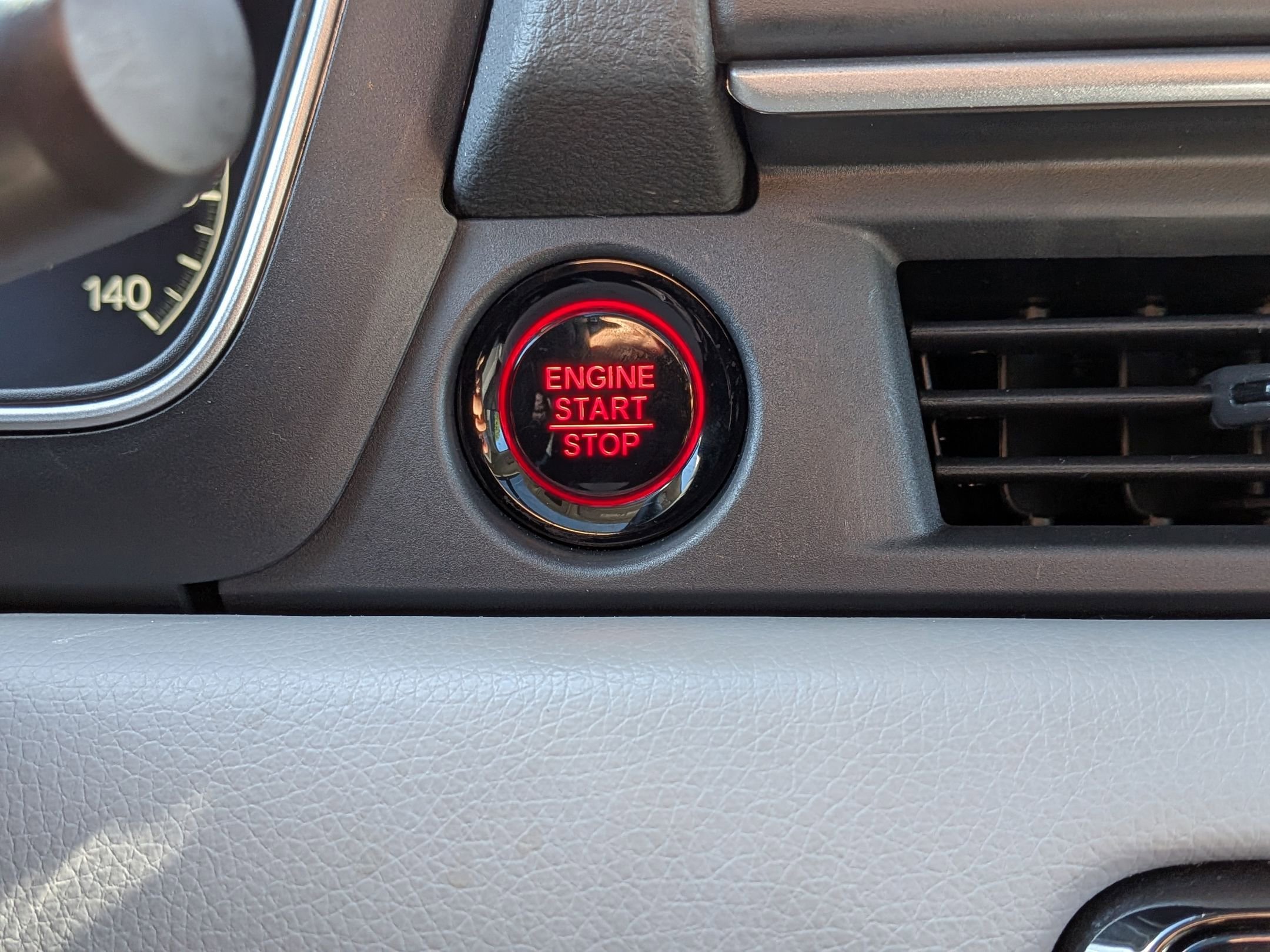 Certified 2025 Honda Pilot Touring image 16