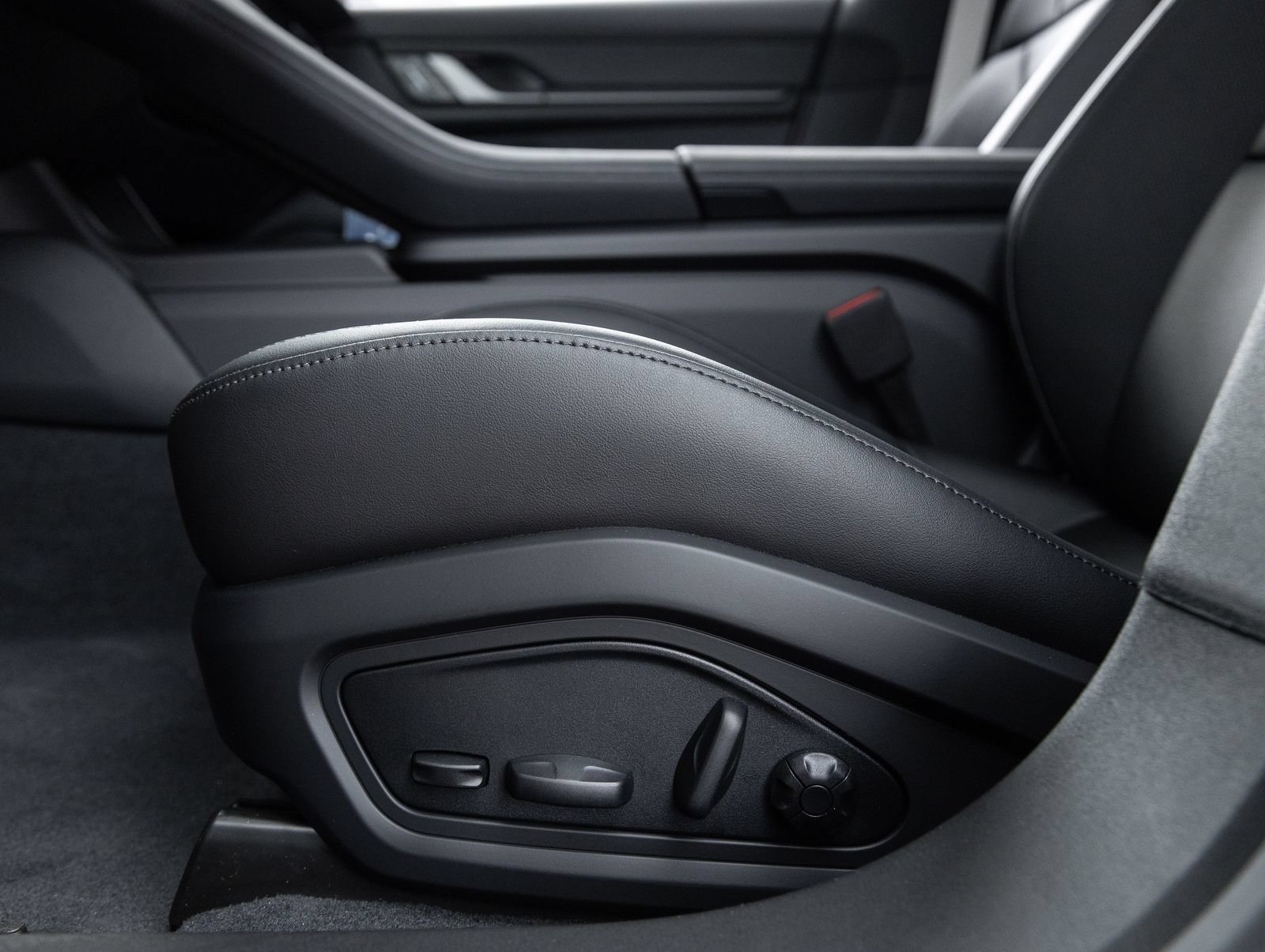 Certified 2026 Porsche Taycan AWD/4WD image 23