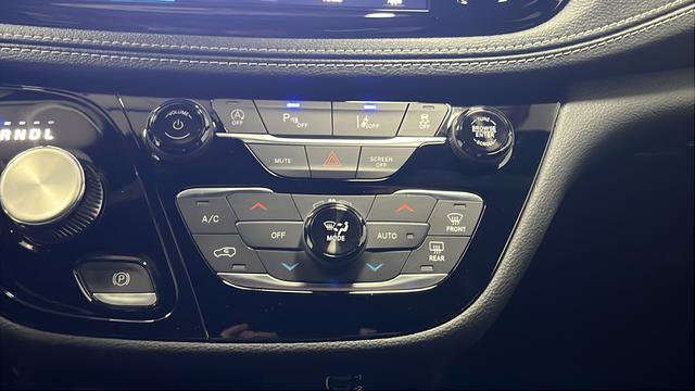 New 2026 Chrysler Pacifica Select image 18