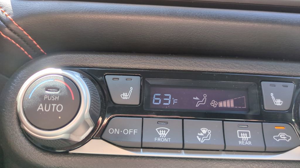 Used 2022 Nissan Versa SR w/ Convenience Package FWD image 32