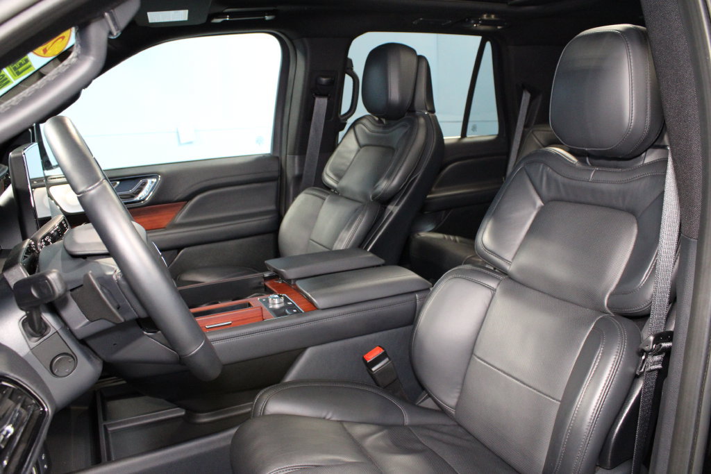 Used 2024 Lincoln Navigator Reserve AWD/4WD image 4