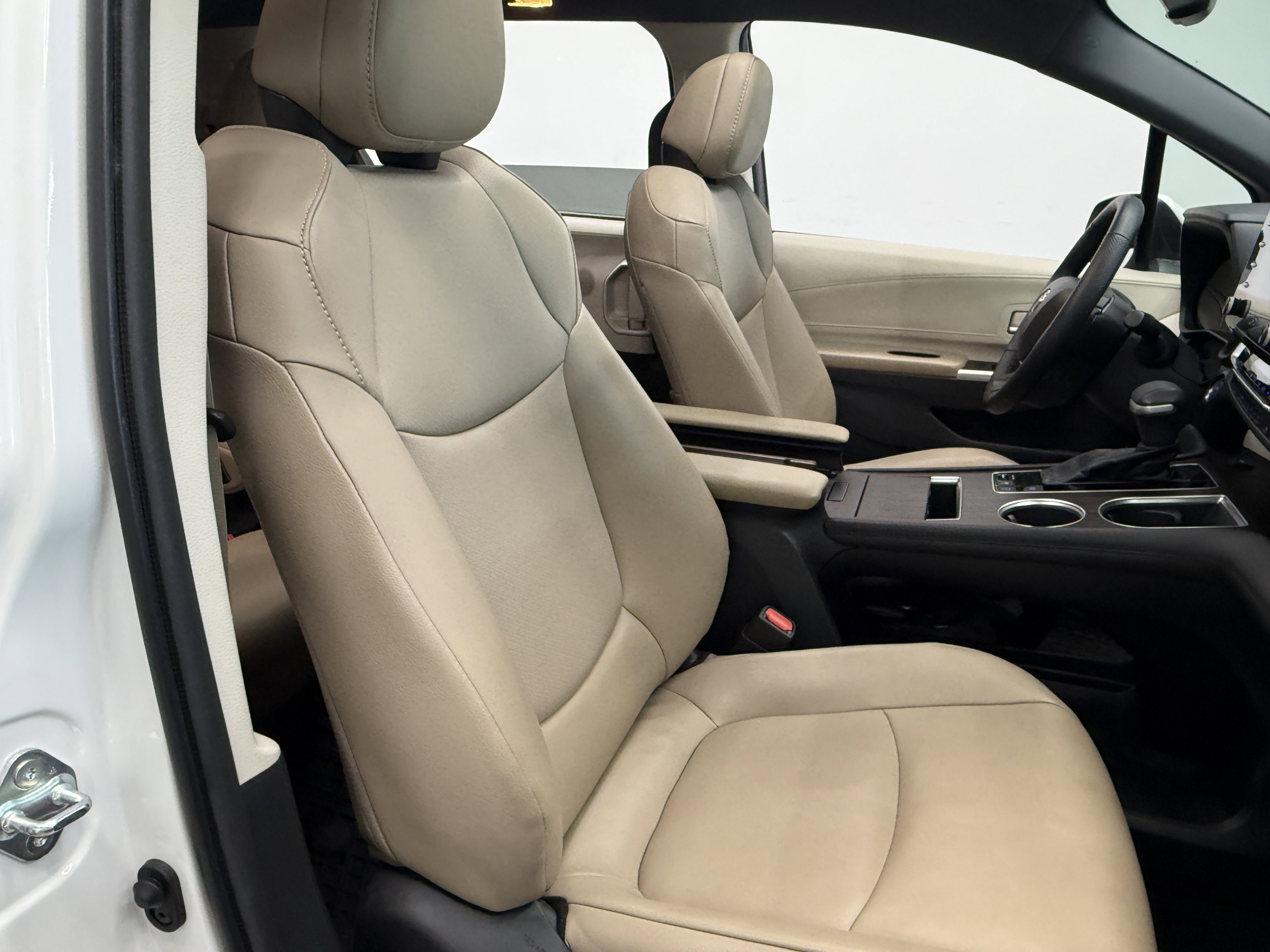 Used 2021 Toyota Sienna XLE image 23