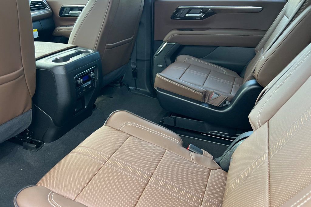New 2026 Chevrolet Suburban High Country AWD/4WD image 9
