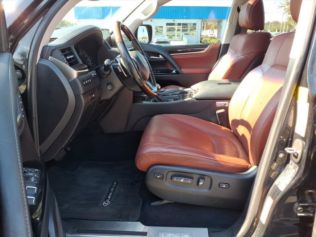 Used 2016 Lexus LX 570 4WD w/ Luxury Package image 22