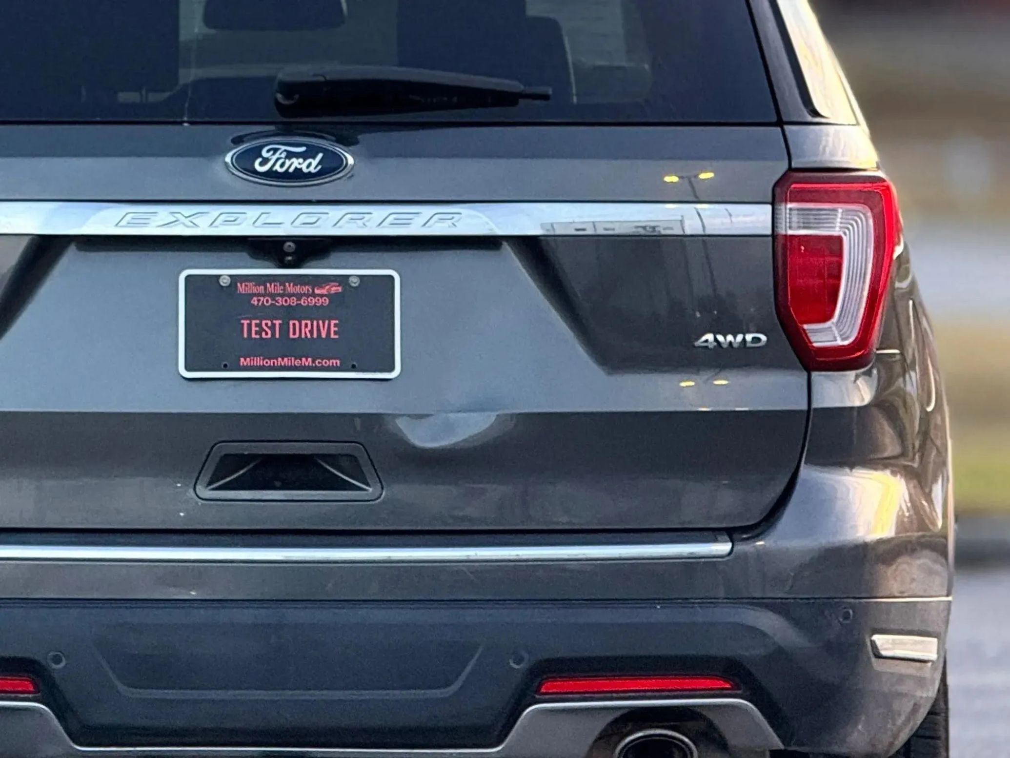 Used 2018 Ford Explorer Limited image 12