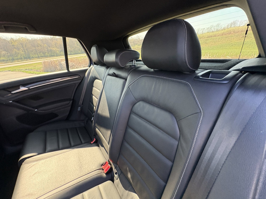 Used 2016 Volkswagen Golf 4-Door image 18