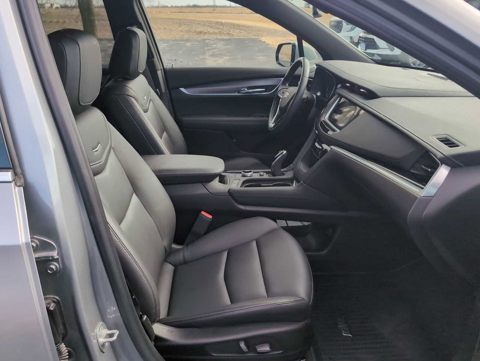 Used 2024 Cadillac XT6 Luxury w/ LPO, Floor Liner Package image 27