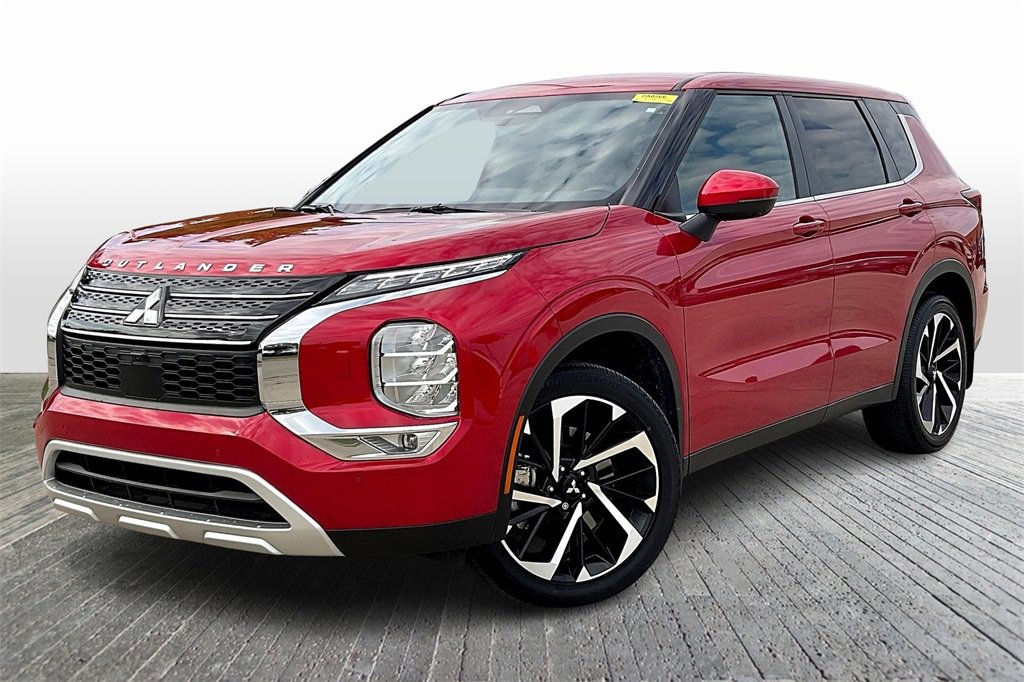 Used 2023 Mitsubishi Outlander SE image 3