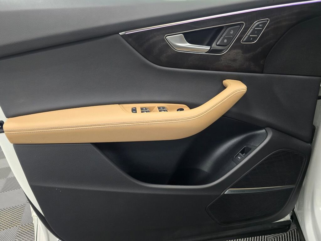 Used 2024 Audi Q8 Prestige w/ Prestige Package image 33