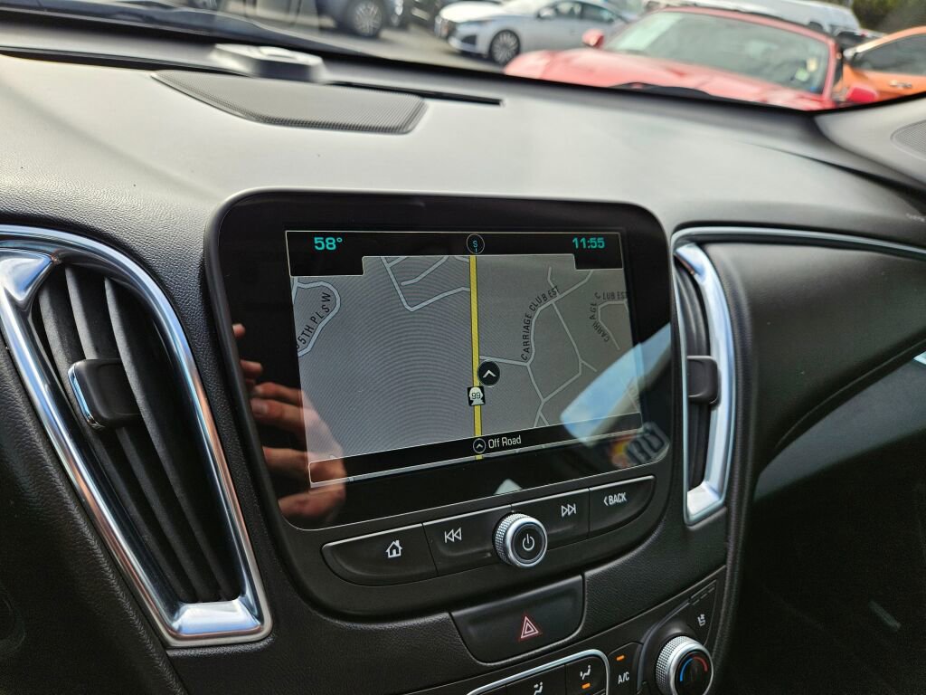 Used 2018 Chevrolet Malibu Premier image 4