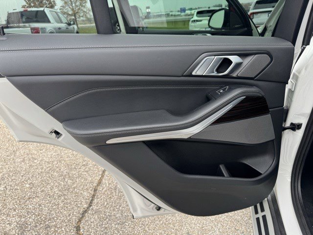 Used 2025 BMW X5 xDrive50e image 30