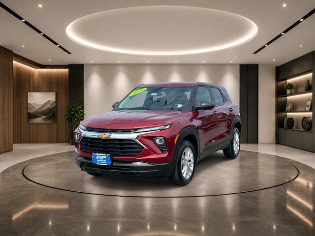 Used 2025 Chevrolet TrailBlazer LS w/ LS Convenience Package AWD/4WD image 4
