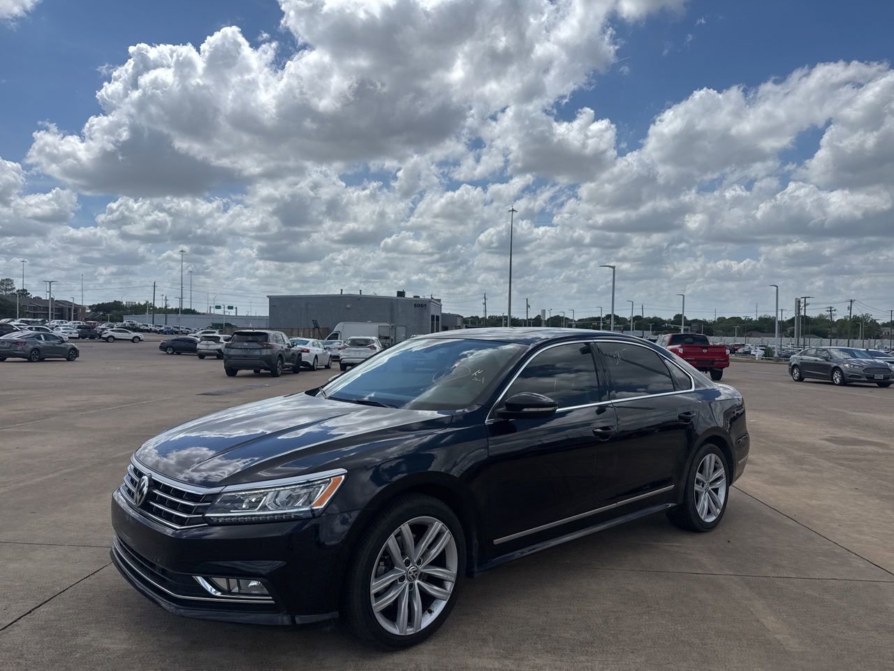 Used 2018 Volkswagen Passat 3.6 SEL Premium image 9