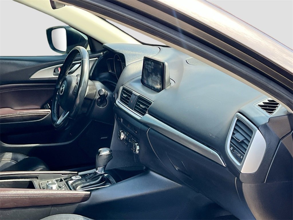 Used 2017 MAZDA MAZDA3 Touring w/ Popular Equipment Package image 28