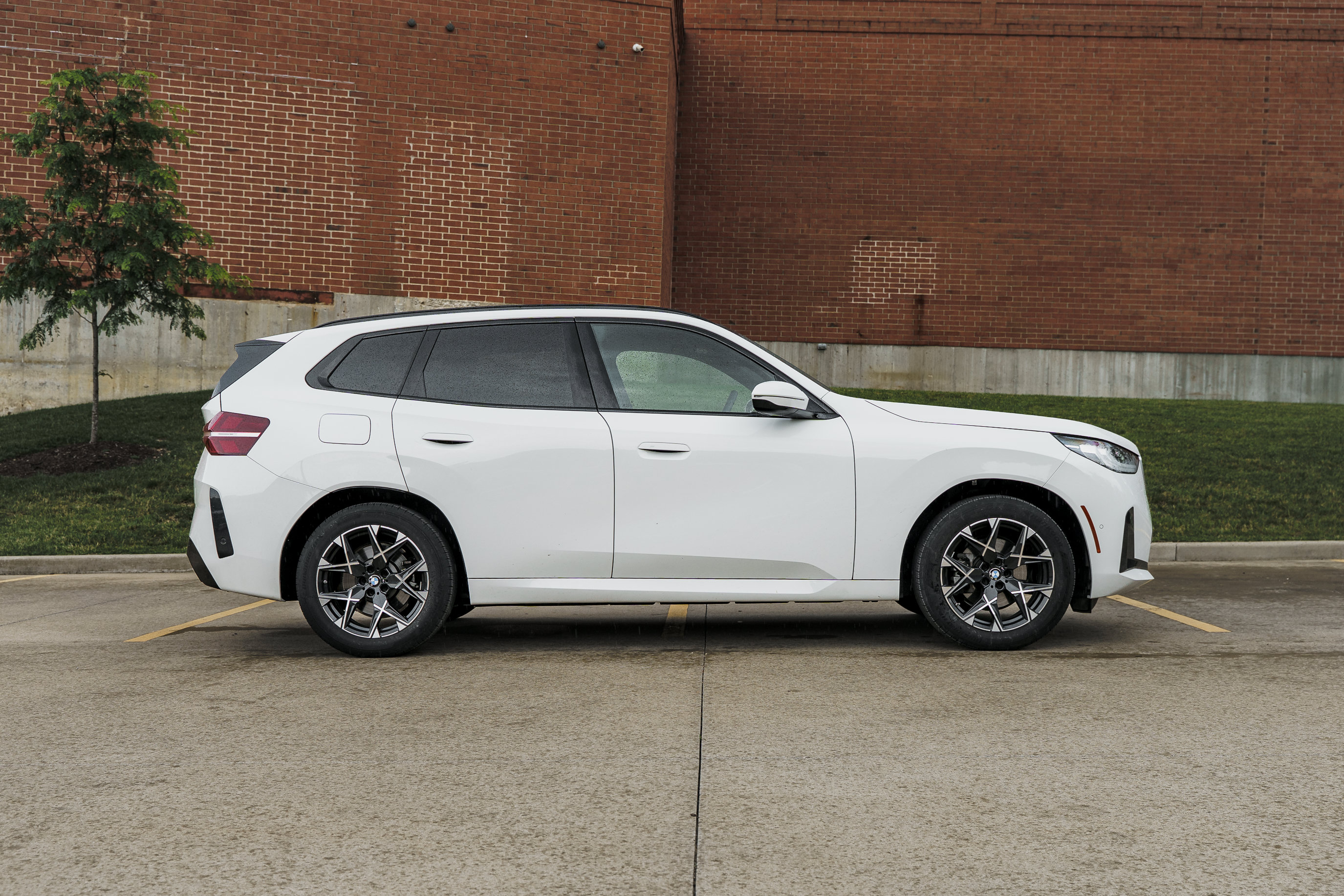 Used 2025 BMW X3 xDrive30i w/ M Sport Package AWD/4WD image 3