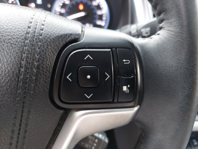 Used 2016 Toyota Highlander XLE AWD/4WD image 36