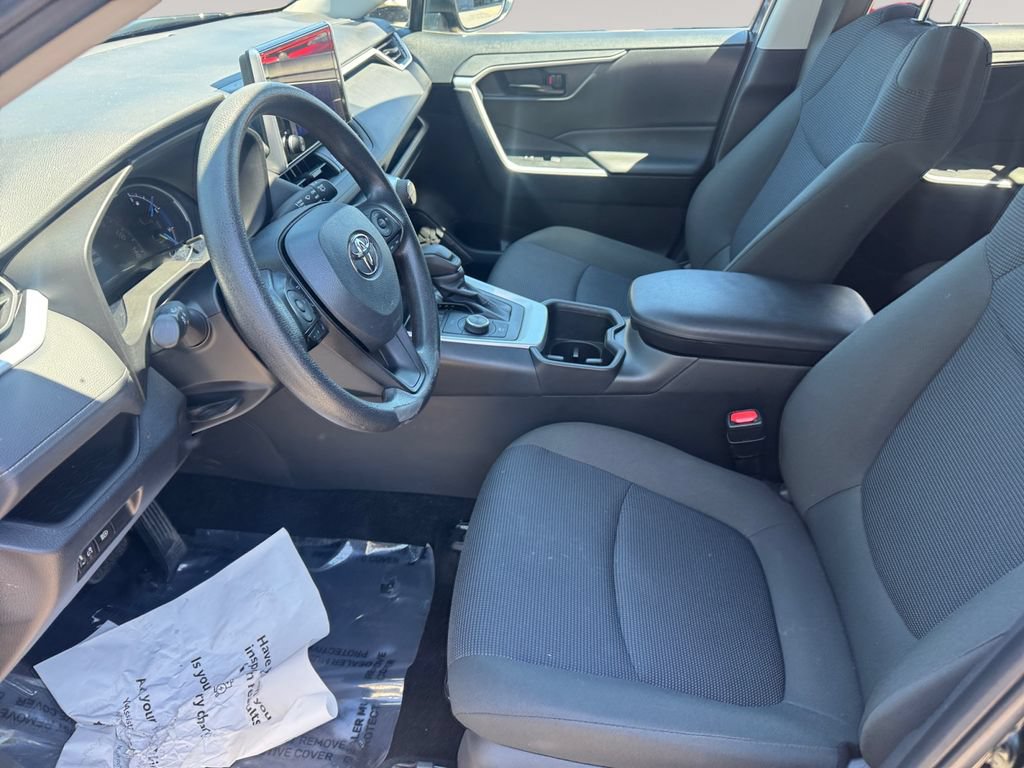 Used 2024 Toyota RAV4 LE AWD/4WD image 9