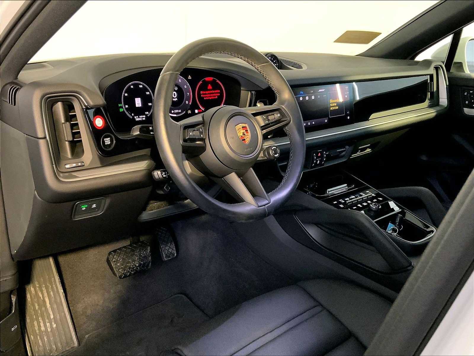 Certified 2024 Porsche Cayenne Coupe image 4