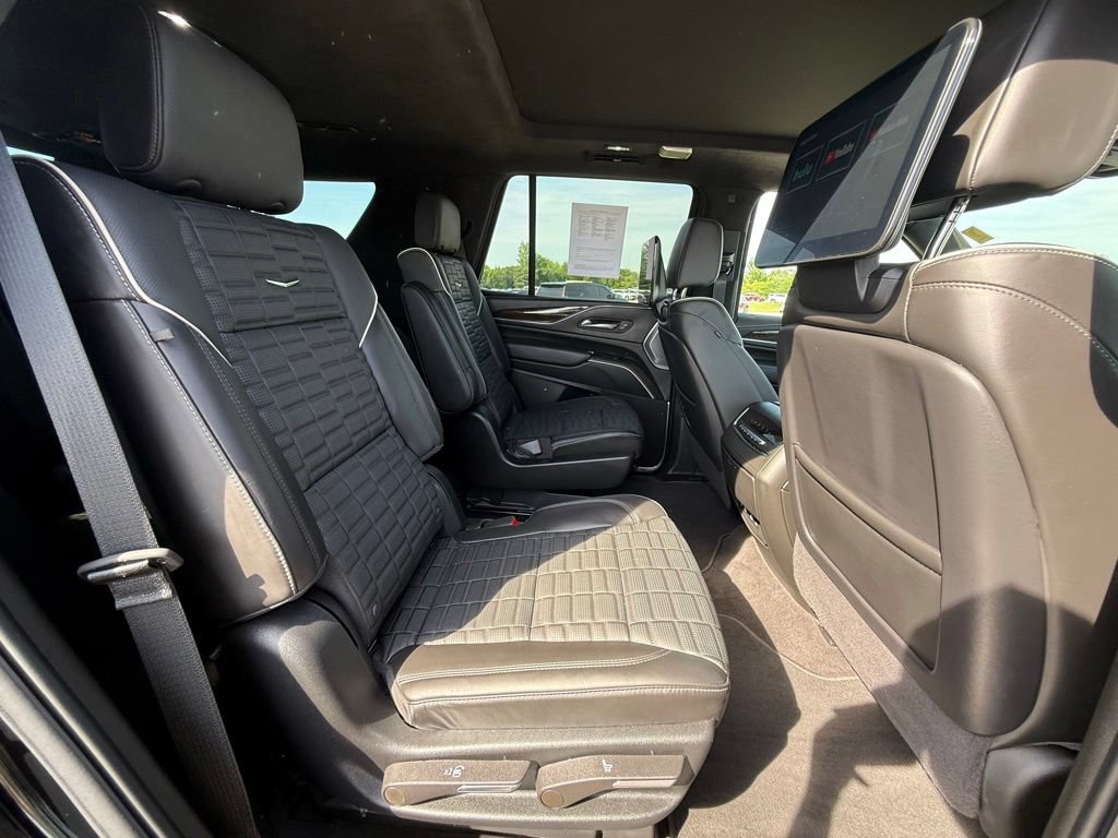 Used 2024 Cadillac Escalade Premium Luxury Platinum AWD/4WD image 34