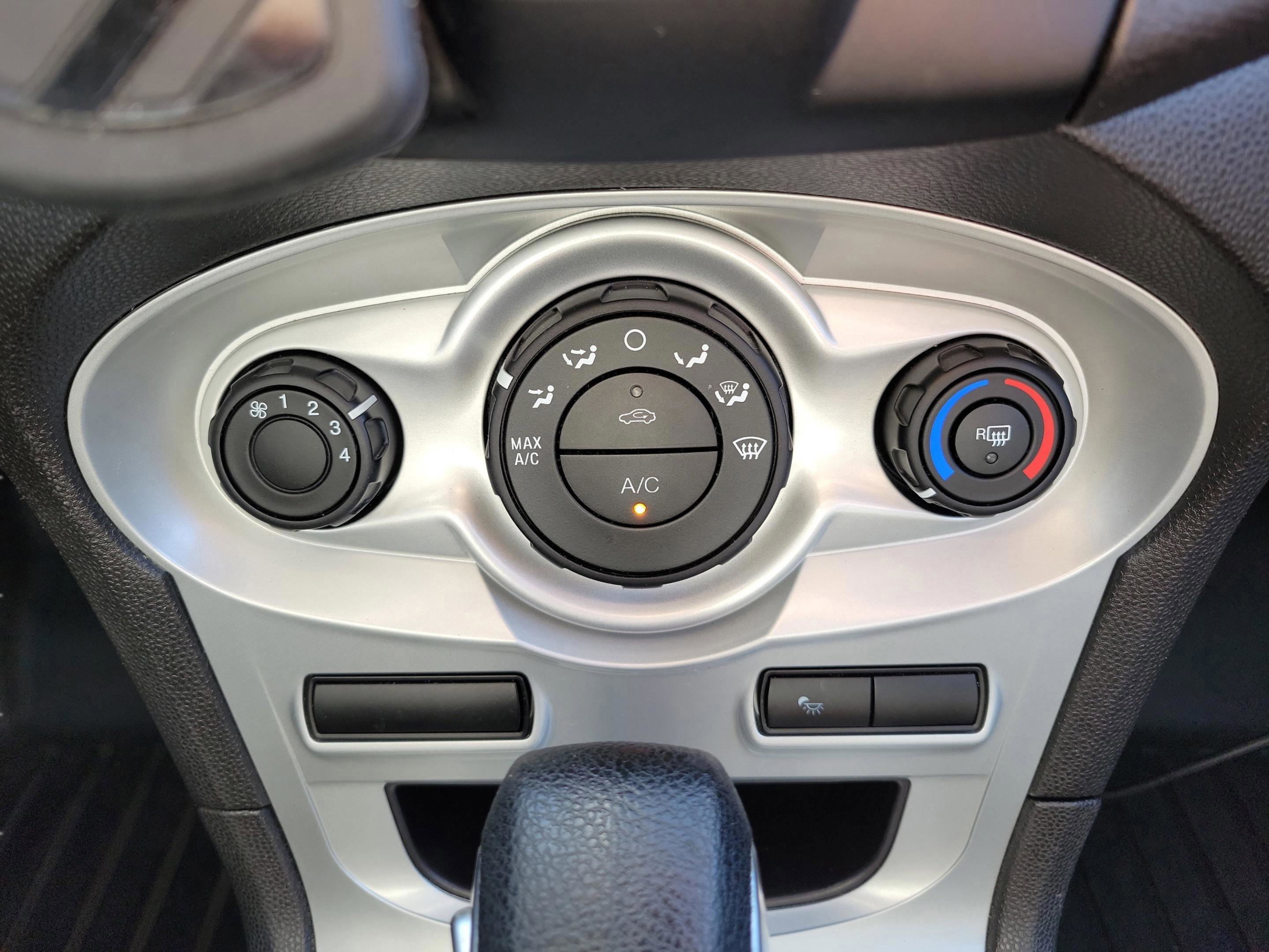 Used 2017 Ford Fiesta SE image 15